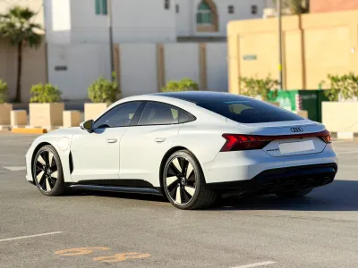 2024 اودي إي ترون