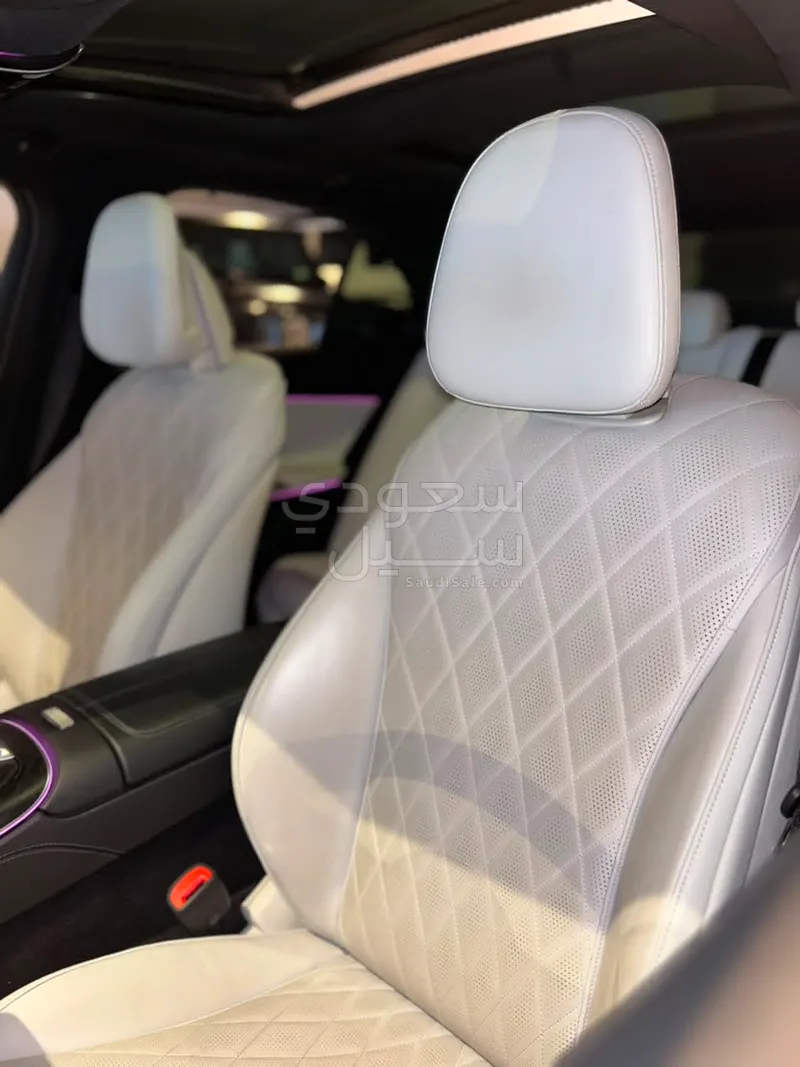 2025 Mercedes-Benz E 300