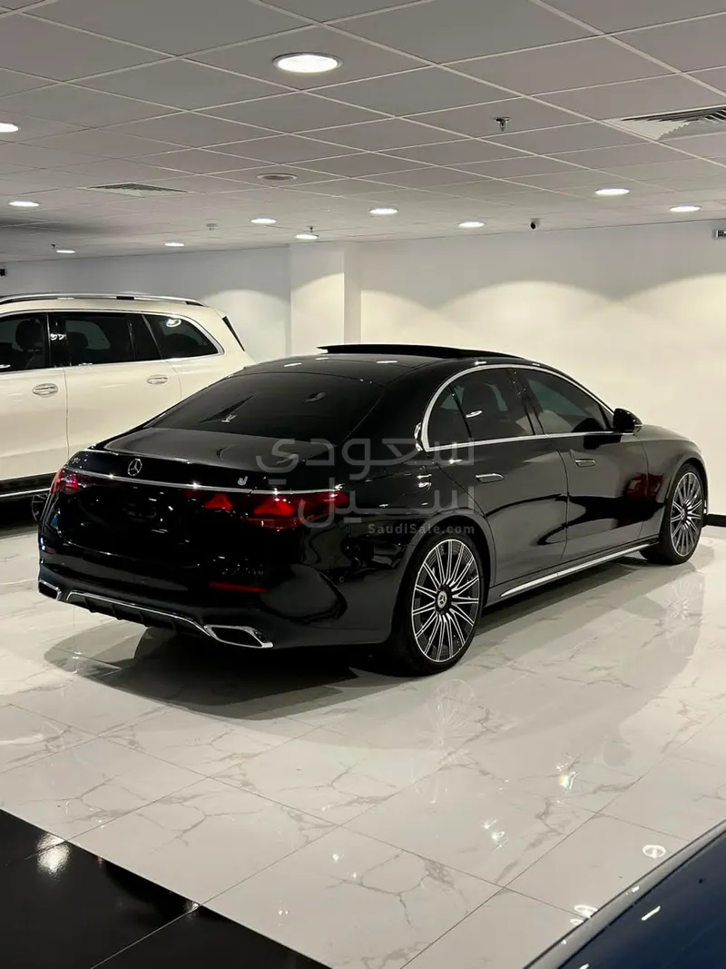 2025 Mercedes-Benz E 300