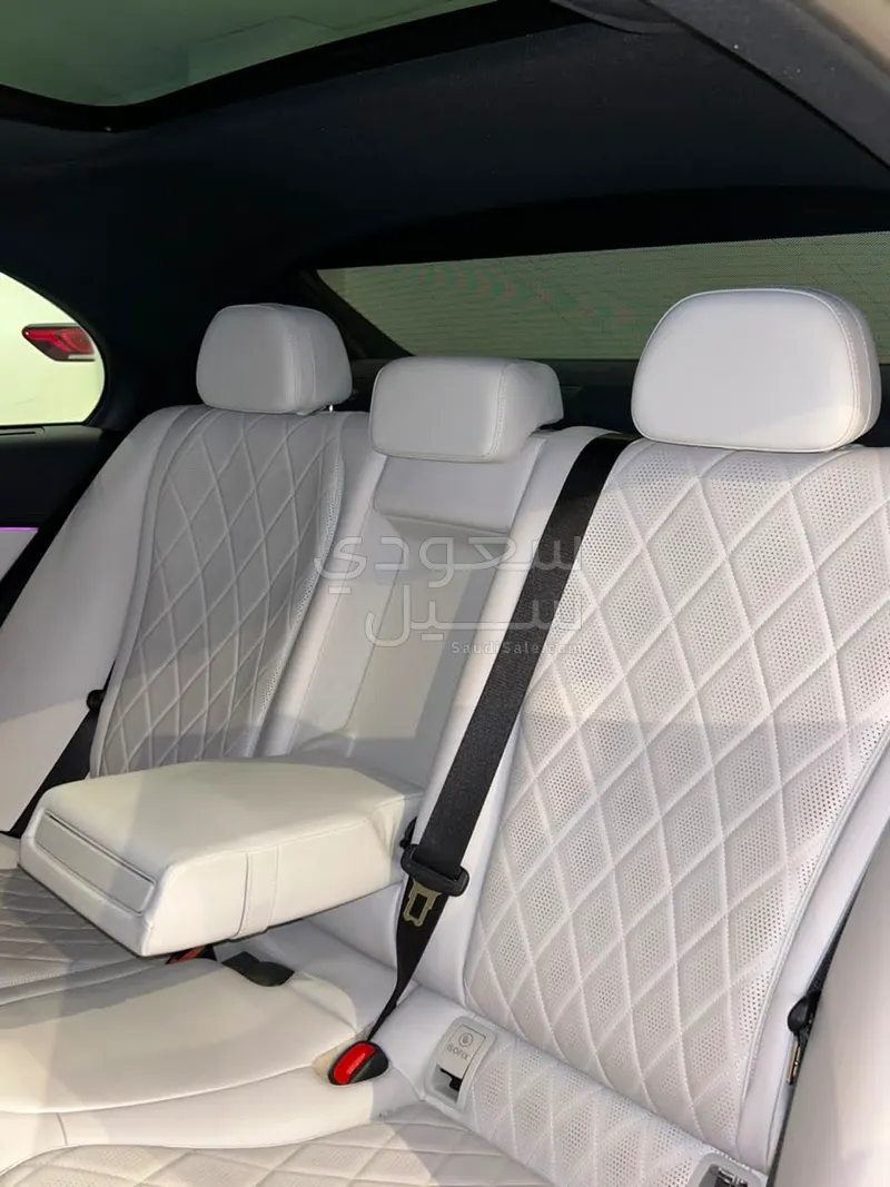 2025 Mercedes-Benz E 300