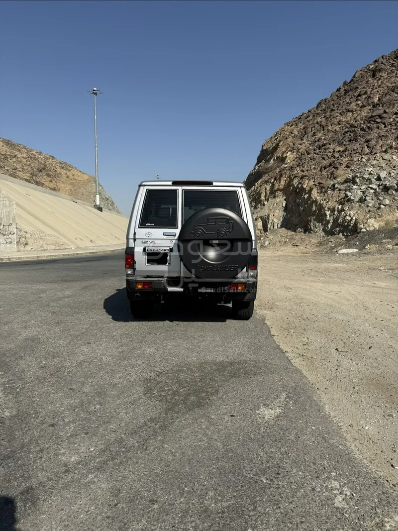 2025 تويوتا لاند كروزر ربع