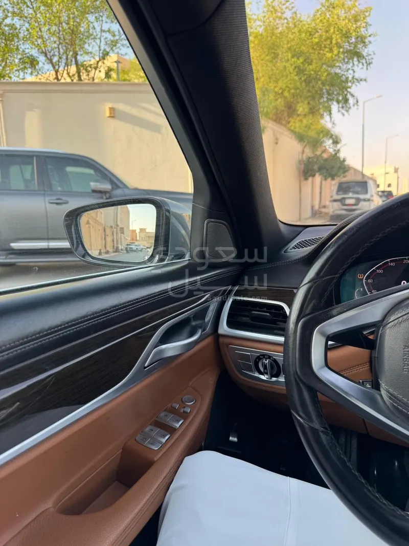 2020 بي ام دبليو الفئة السابعة 730 إل أي