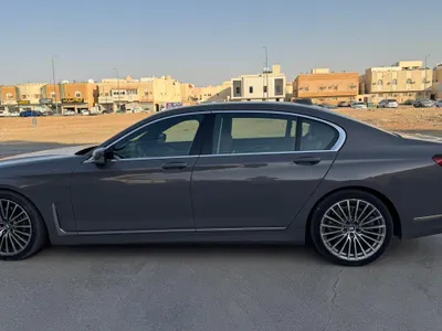 2020 بي ام دبليو الفئة السابعة 730 إل أي