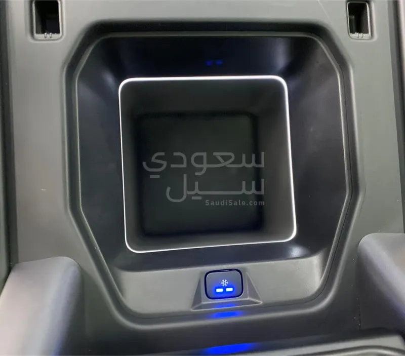 2024 لاند روفر ديفيندر اتش اس اي