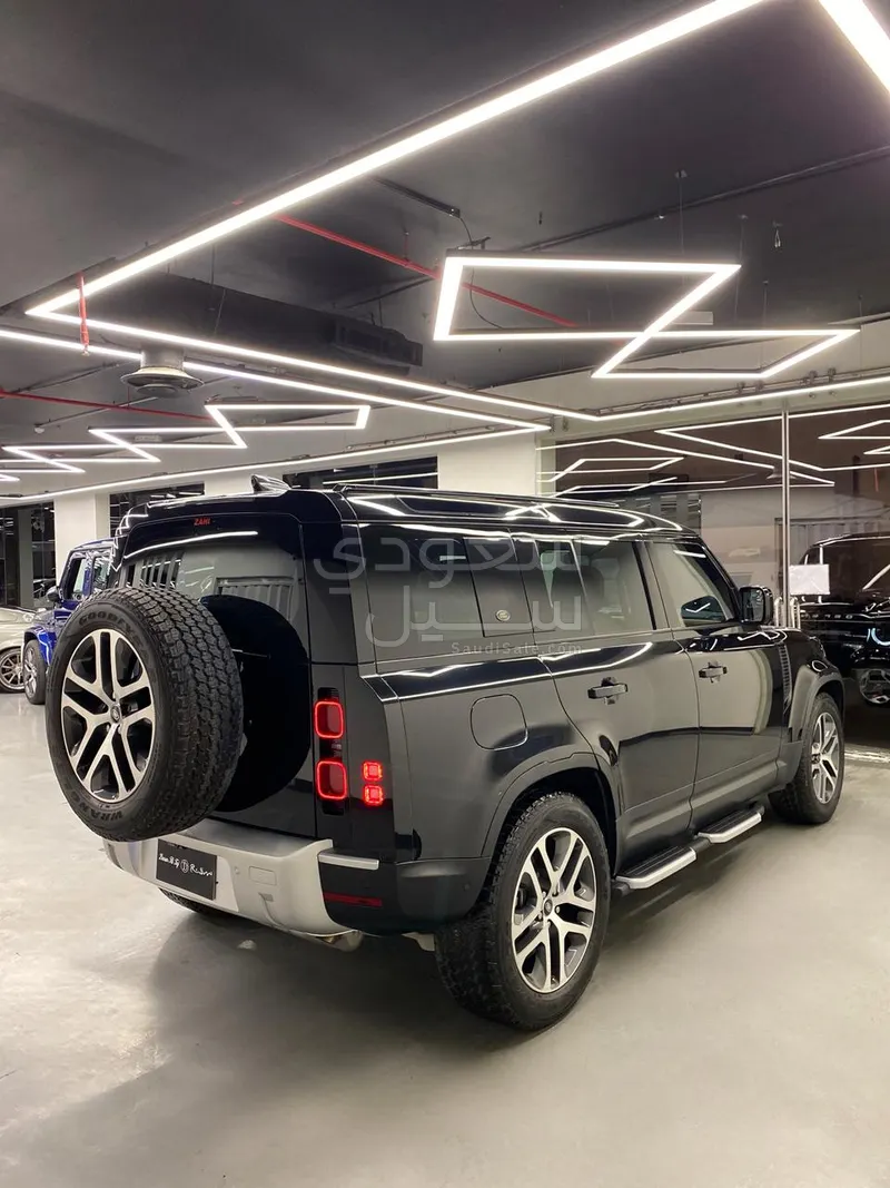 2024 لاند روفر ديفيندر اتش اس اي