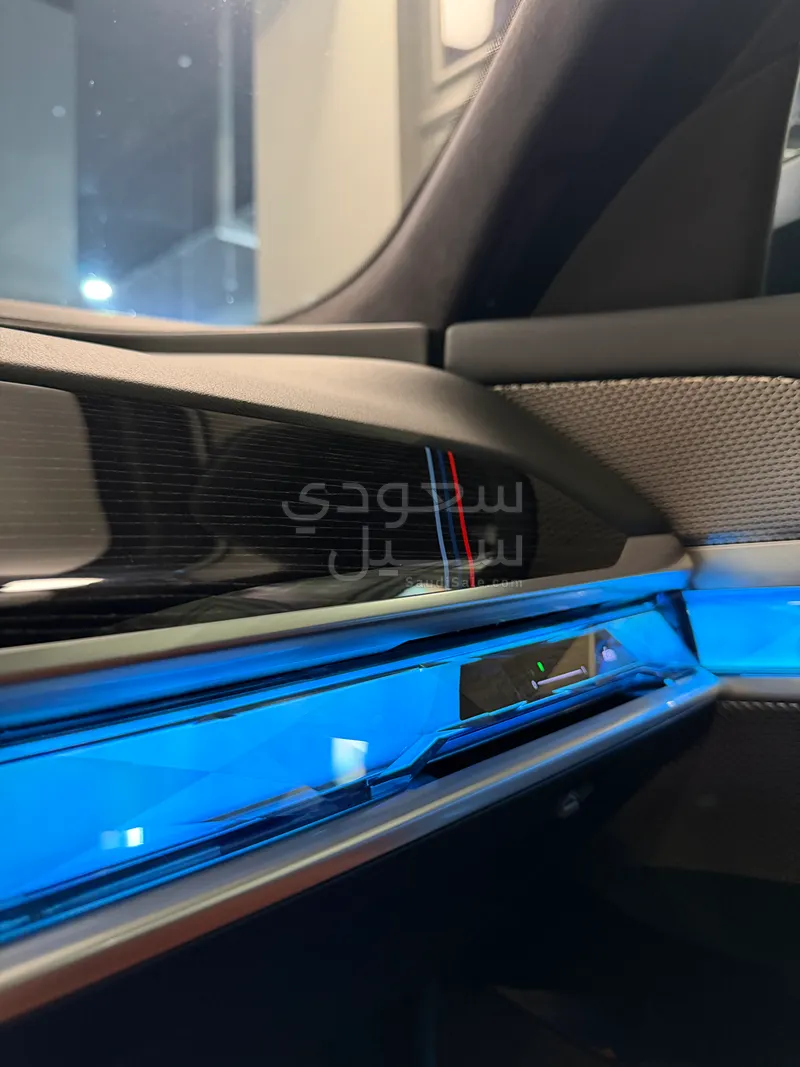 2026 بي ام دبليو الفئة السابعة 735 إل أي إنديفيجوال
