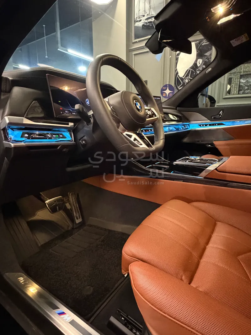 2026 بي ام دبليو الفئة السابعة 735 إل أي إنديفيجوال