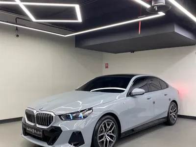 2025 BMW 5 Series 520i Mkit