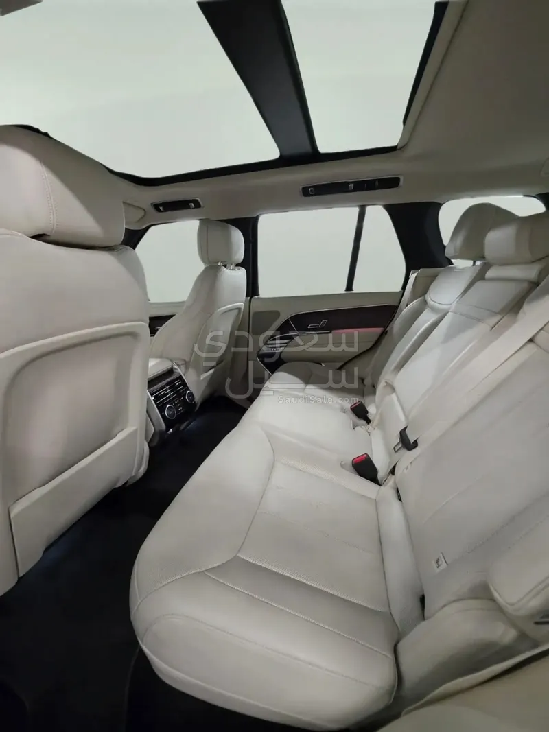 2025 Land Rover Range Rover Vogue SE