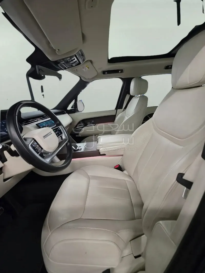 2025 Land Rover Range Rover Vogue SE