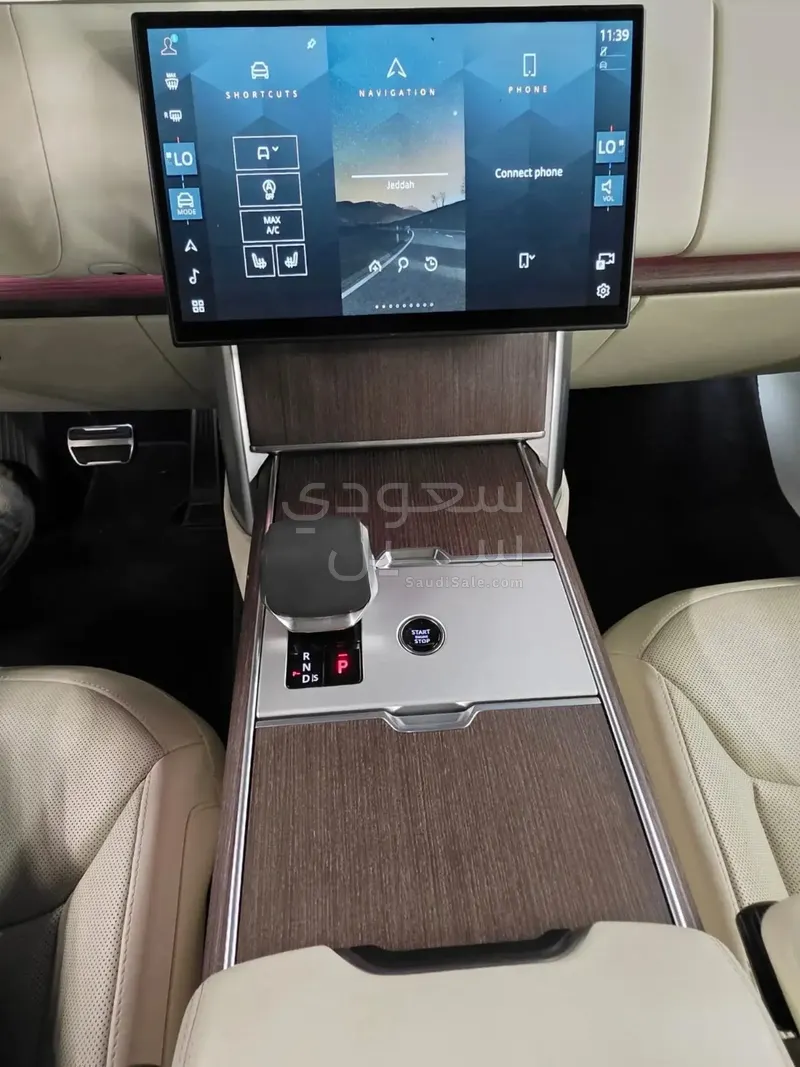 2025 Land Rover Range Rover Vogue SE