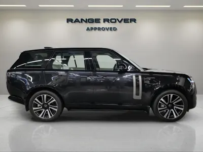 2025 Land Rover Range Rover Vogue SE