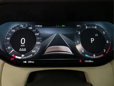 2025 Land Rover Range Rover Vogue SE