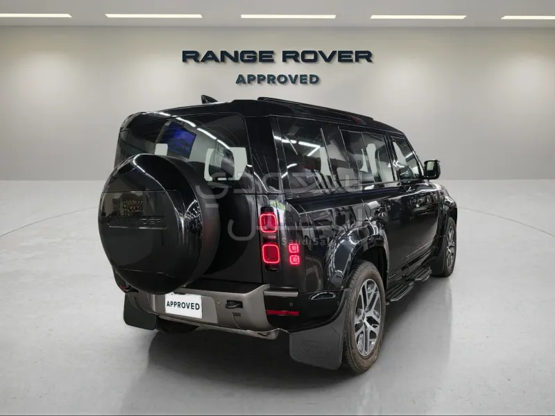 2025 Land Rover Defender 110 X dynamic