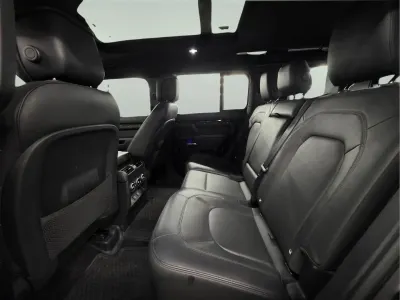 2025 Land Rover Defender 110 X dynamic
