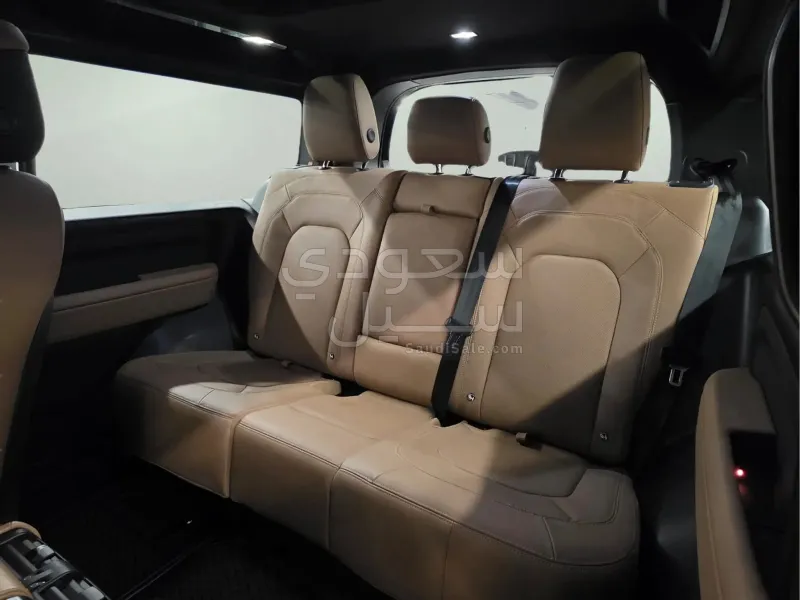 2025 Land Rover Defender 90 X DYNAMIC