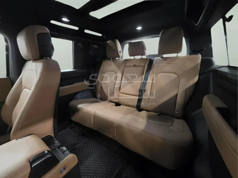 2025 Land Rover Defender 90 X DYNAMIC