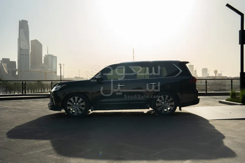 2018 لكزس إل إكس 570 اس
