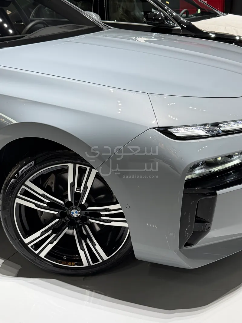 2025 بي ام دبليو الفئة السابعة 740أي