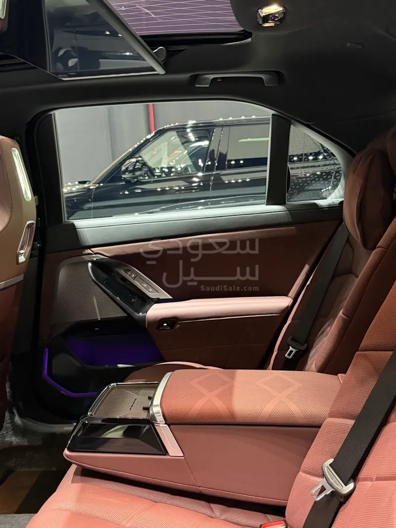 2025 بي ام دبليو الفئة السابعة 740أي