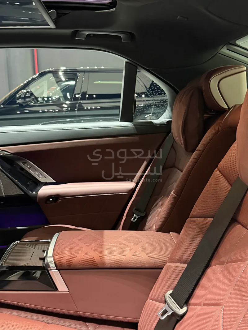 2025 بي ام دبليو الفئة السابعة 740أي