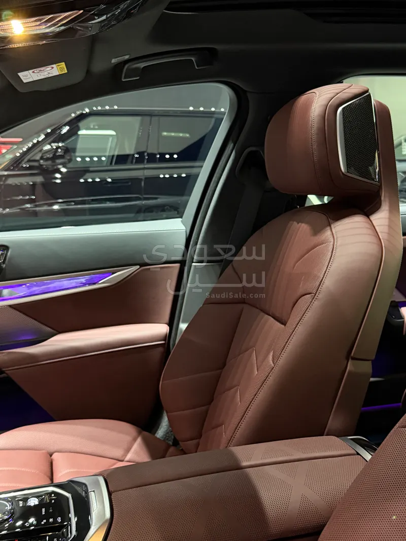 2025 بي ام دبليو الفئة السابعة 740أي