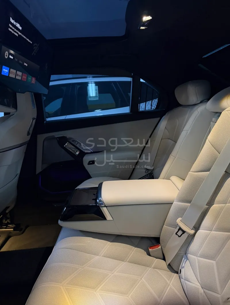 2025 بي ام دبليو الفئة السابعة 735أي