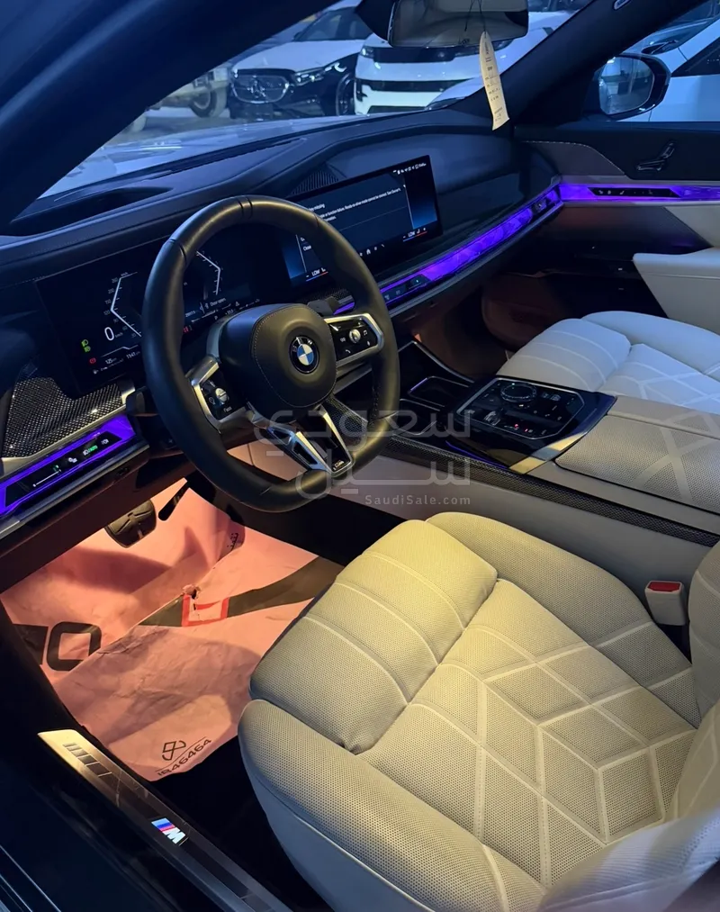 2025 بي ام دبليو الفئة السابعة 735أي