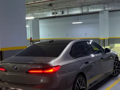 2025 بي ام دبليو الفئة السابعة 735أي