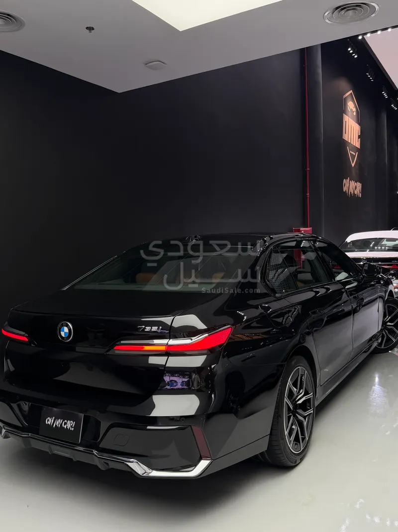2025 بي ام دبليو الفئة السابعة 735أي