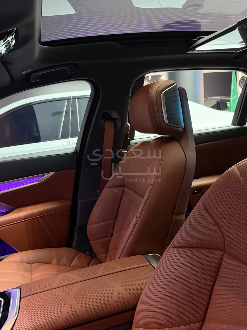 2025 بي ام دبليو الفئة السابعة 735أي