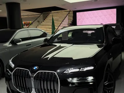 2025 بي ام دبليو الفئة السابعة 735أي