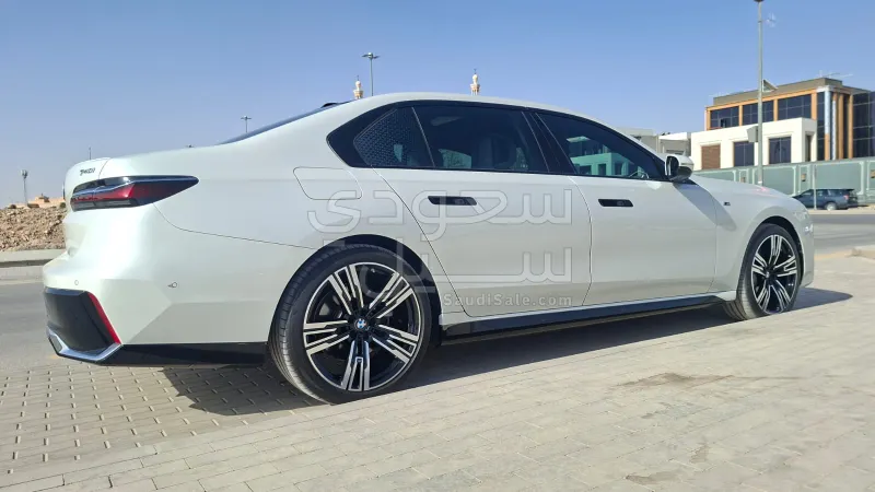 2024 بي ام دبليو الفئة السابعة 740أي