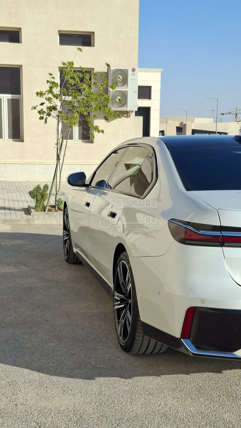 2024 بي ام دبليو الفئة السابعة 740أي