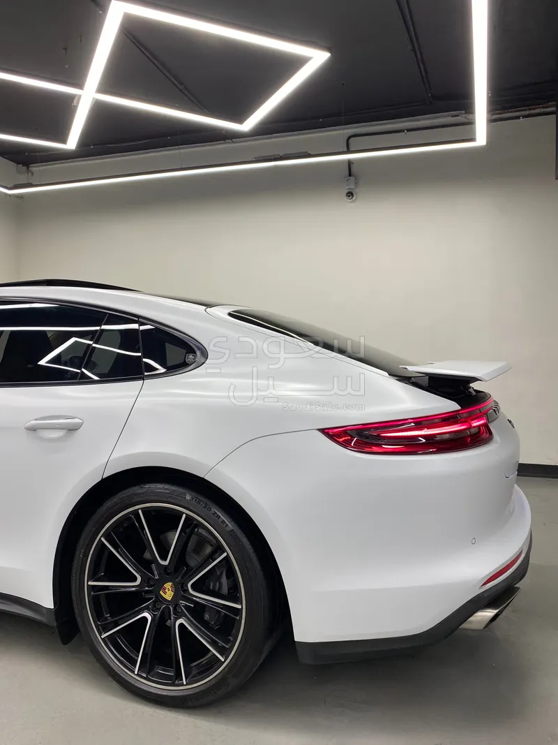 2018 Porsche Panamera