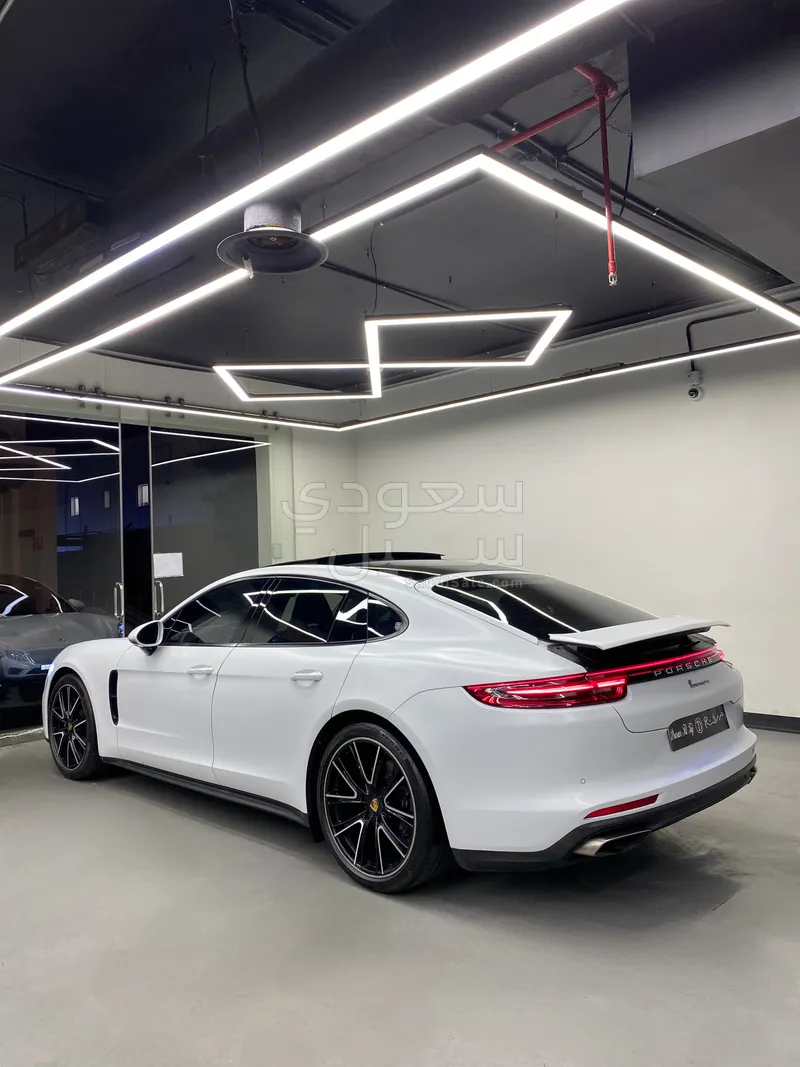 2018 Porsche Panamera
