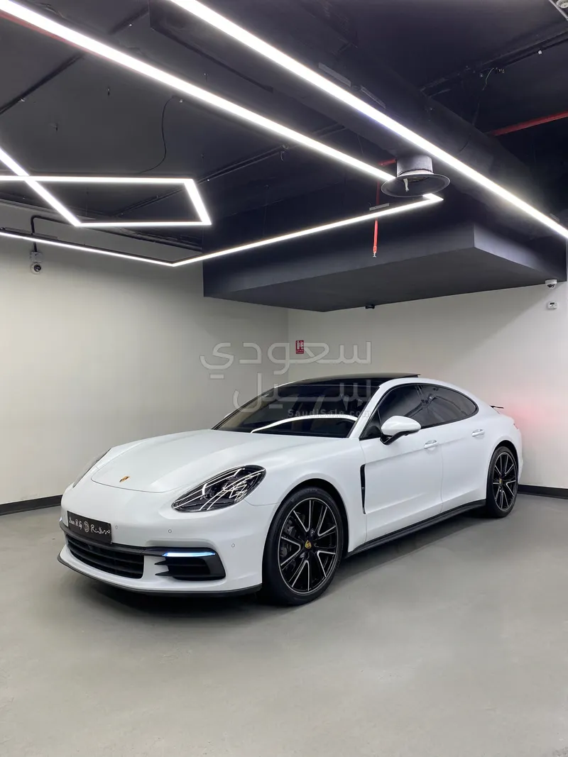 2018 Porsche Panamera