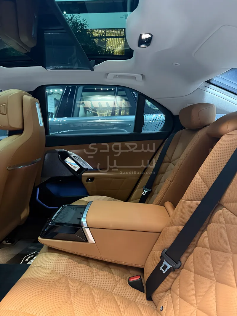 2026 بي ام دبليو الفئة السابعة 735أي