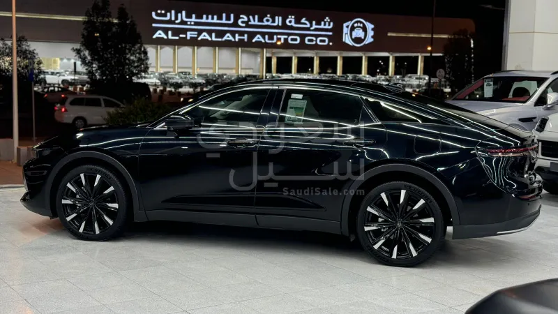 2023 تويوتا كراون ماجيستا
