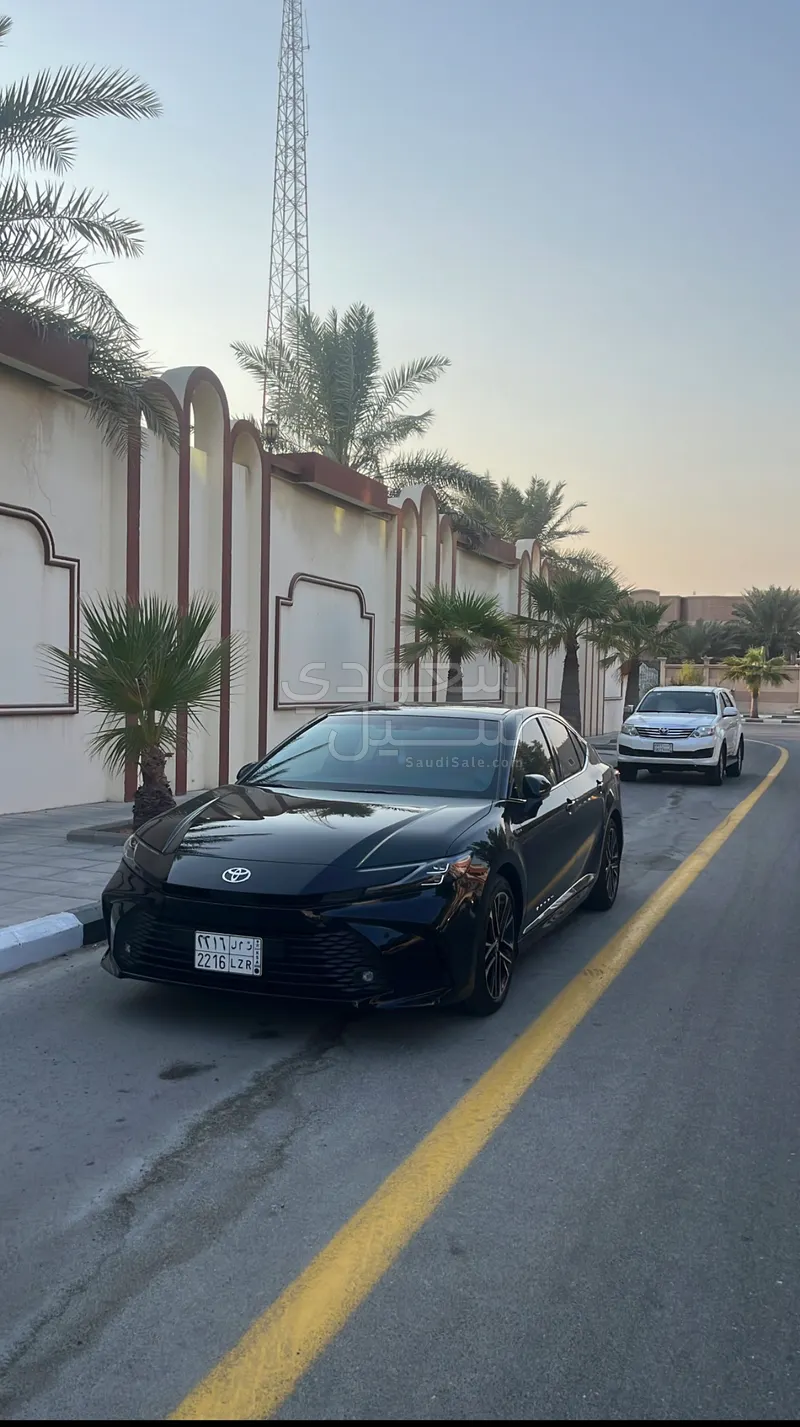 2025 تويوتا كامري ال اي