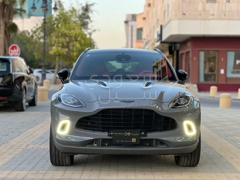2021 استون مارتن دي بي اكس 550