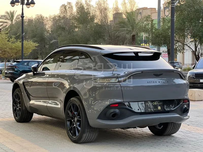 2021 استون مارتن دي بي اكس 550
