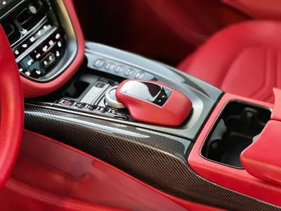 2021 استون مارتن دي بي اكس 550