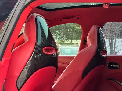 2021 استون مارتن دي بي اكس 550