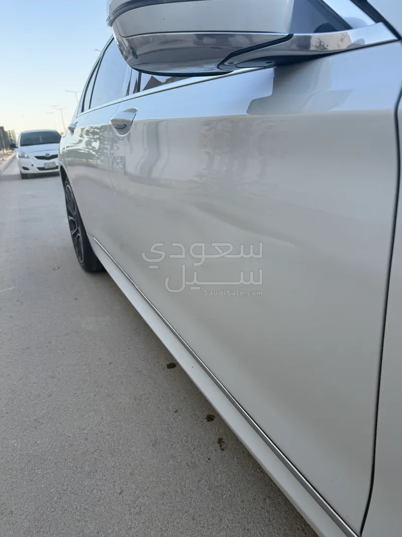 2020 بي ام دبليو الفئة السابعة 730 إل أي