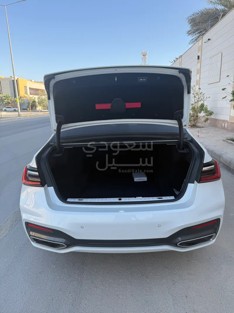2020 بي ام دبليو الفئة السابعة 730 إل أي