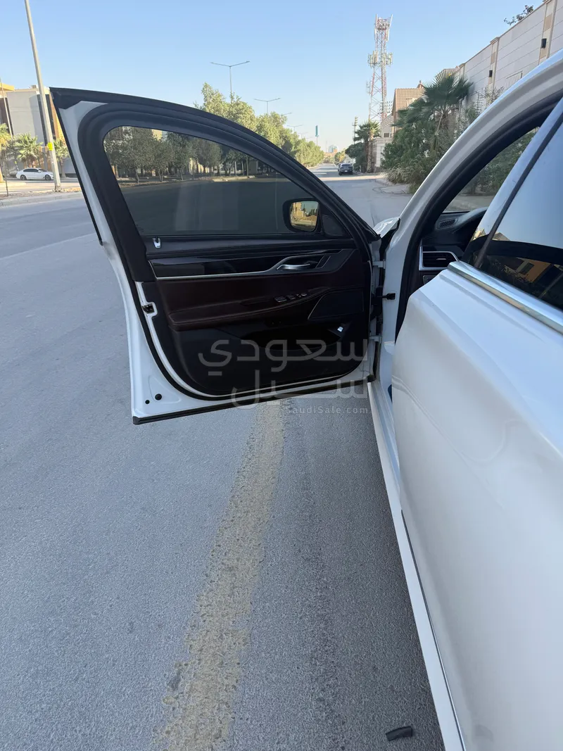 2020 بي ام دبليو الفئة السابعة 730 إل أي