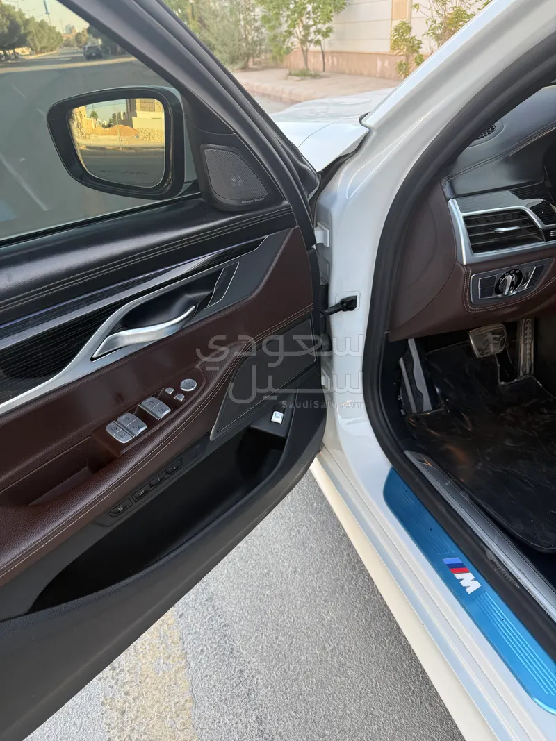 2020 بي ام دبليو الفئة السابعة 730 إل أي