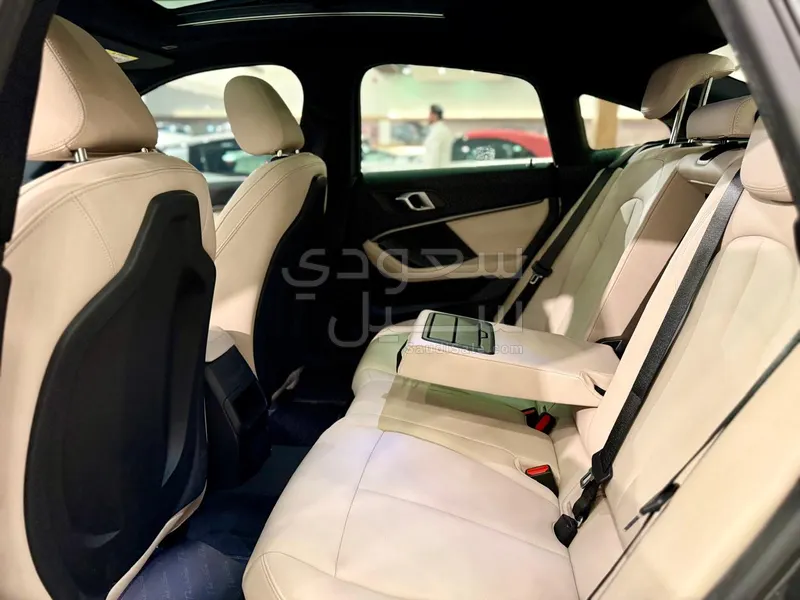 2021 بي ام دبليو الفئة الثانية 218 أي