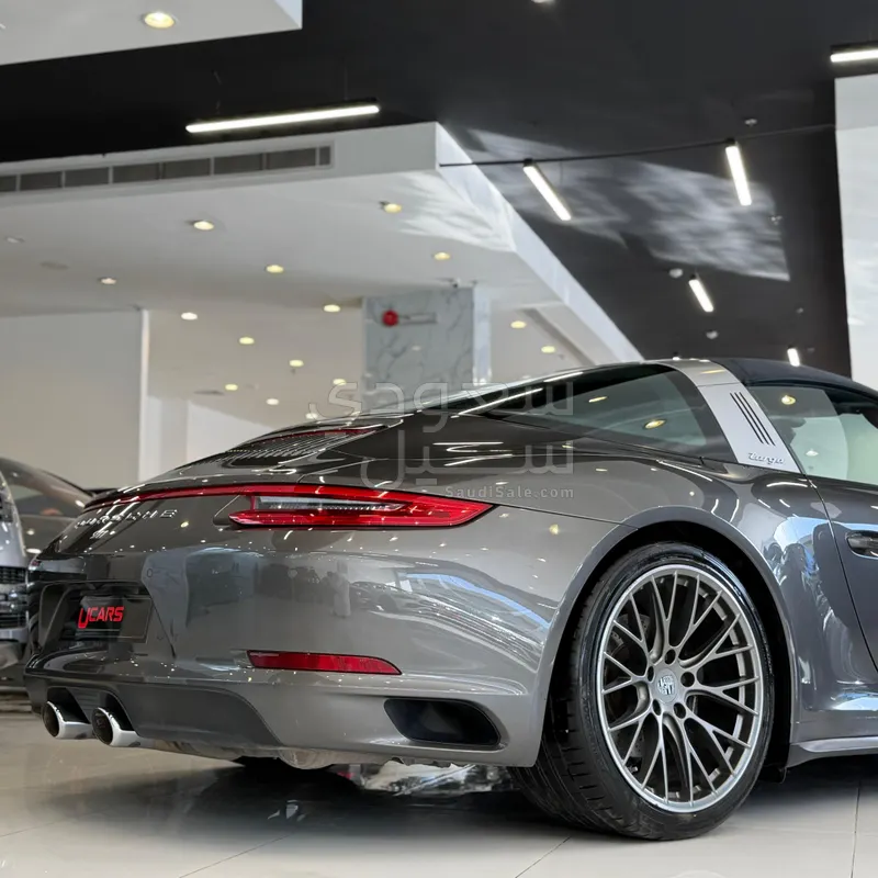 2017 بورش 911 كاريرا